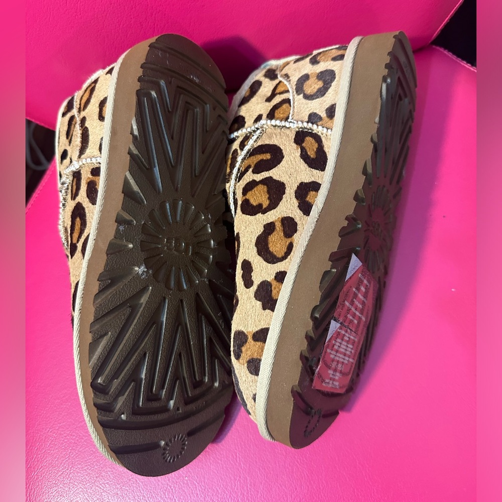 Short Ugg Boots - Picture 2 of 3